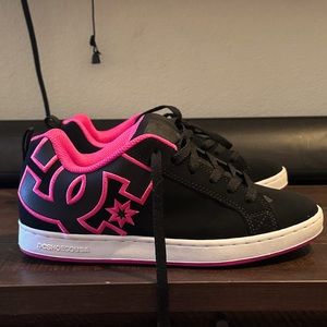 DC WOMEN'S COURT GRAFFIK SHOES